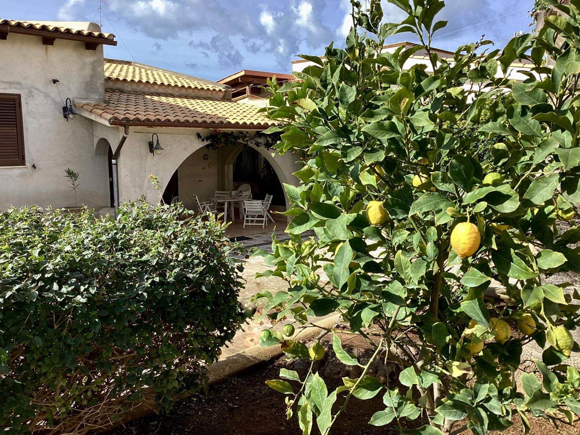 Villa Silvana مازارا ديل فالو المظهر الخارجي الصورة